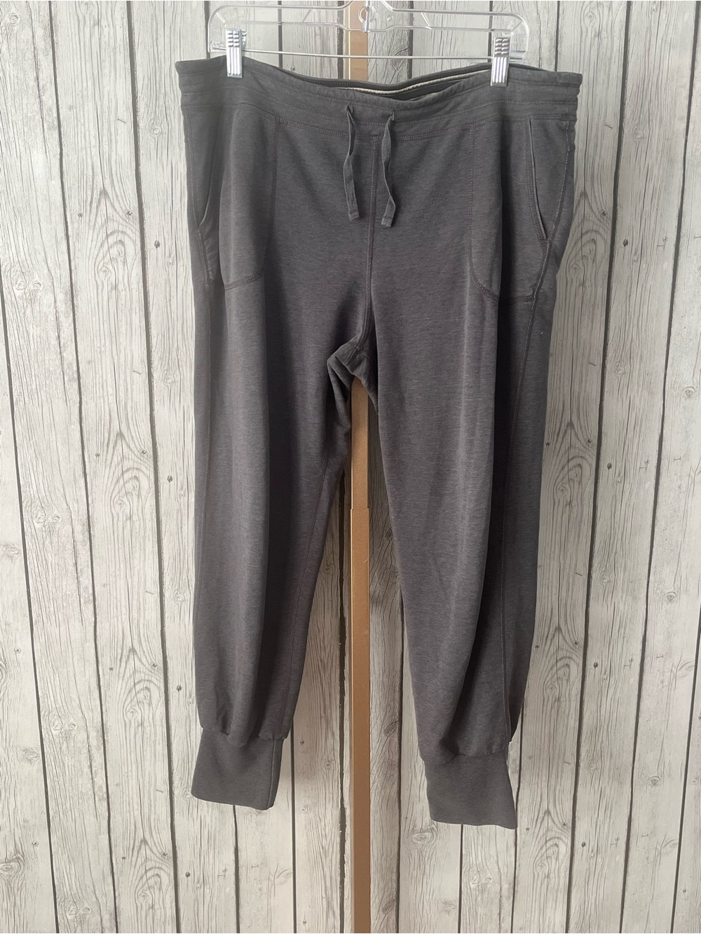 Patagonia organic cotton joggers sz Large Charcoal Gray with drawstring Pull On